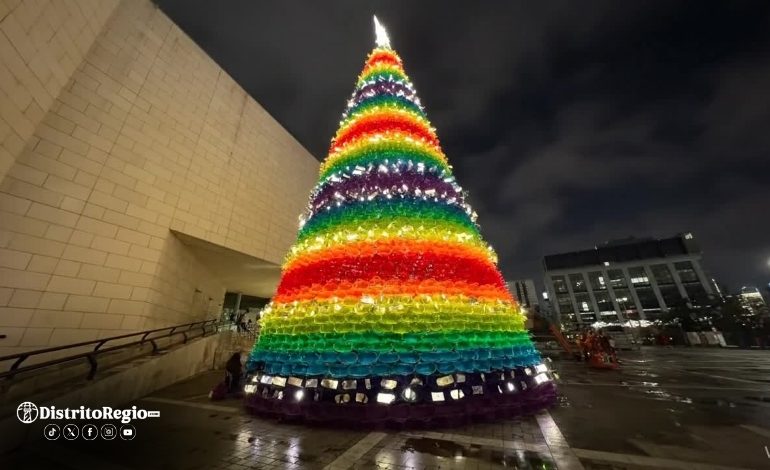 Encendido del Pino Navideño en la Explanada Santa Lucía