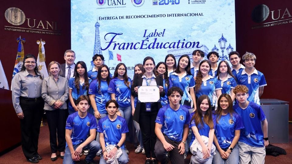 UANL recibe reconocimiento internacional por enseñanza del francés
